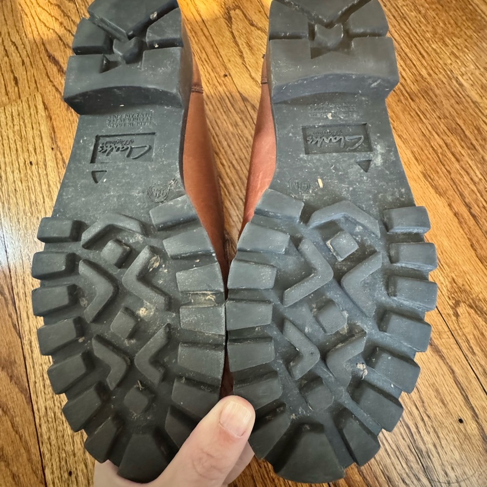 Clarks Vintage Leather Loafers - Picture 2 of 3